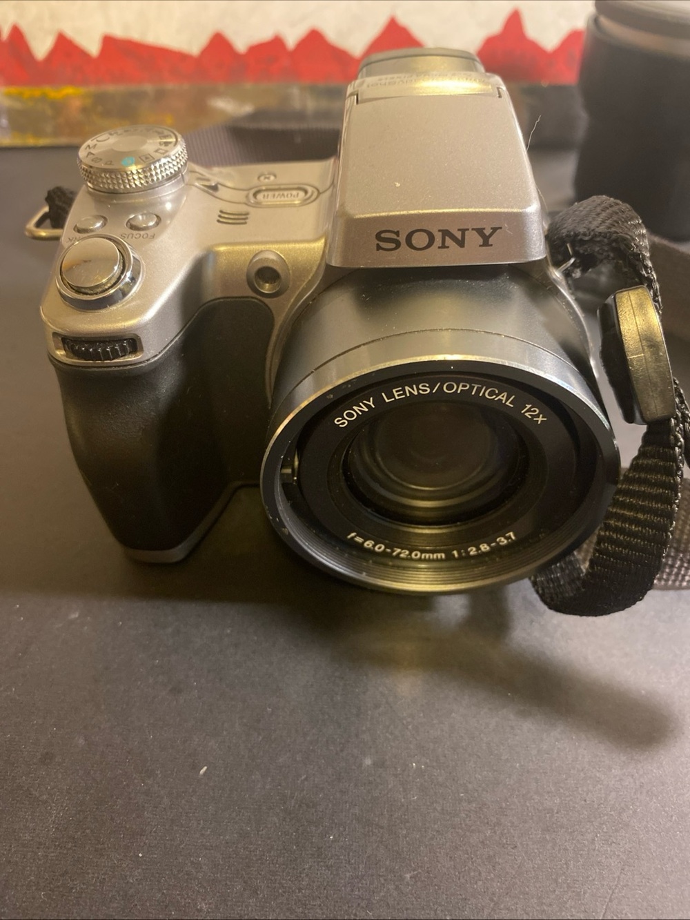 Sony Super Steady Cyber Shot DSC H1 5.1 MP Digital Camera, Bag Works Great
